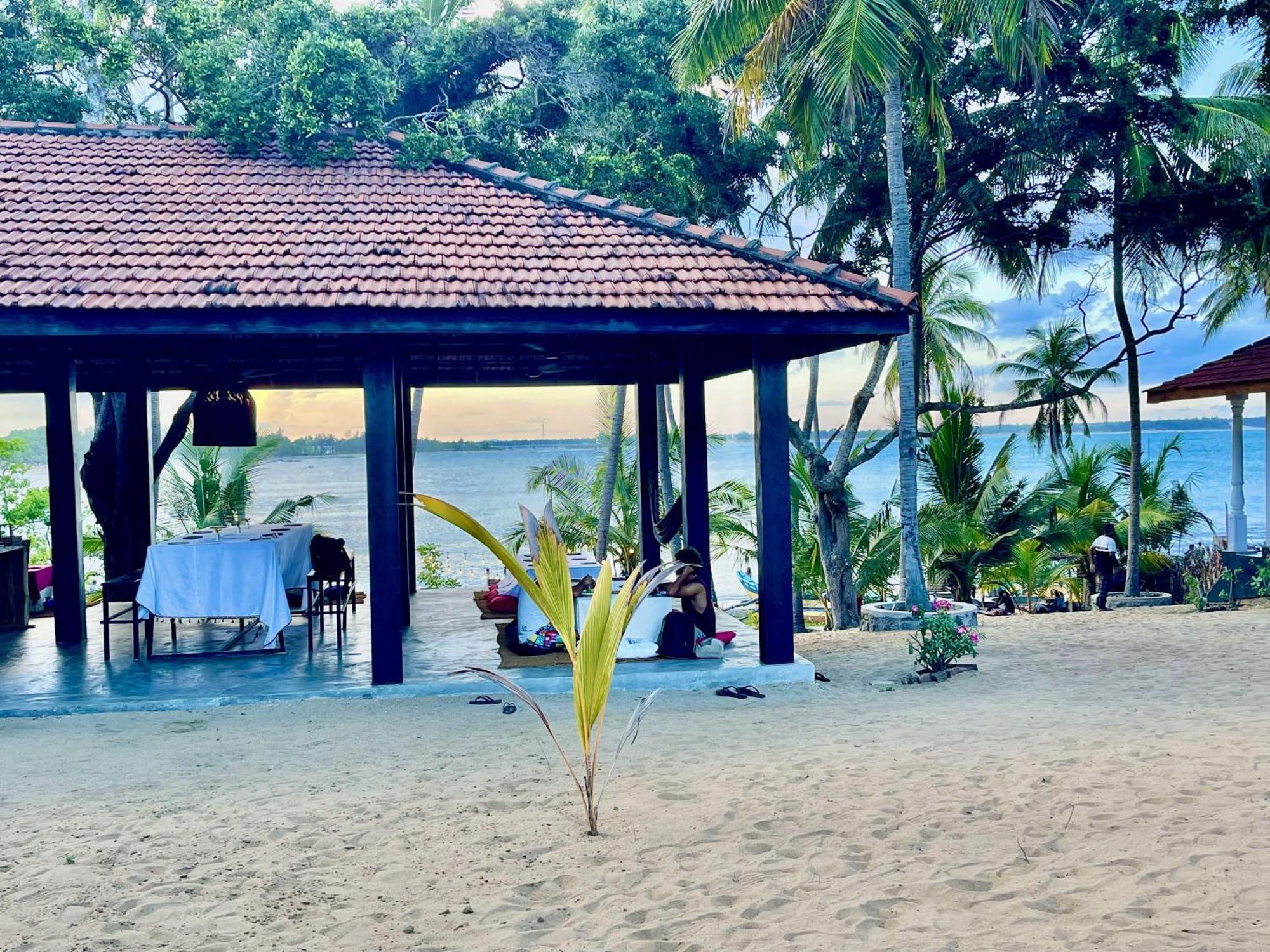 Coconut Hill Arugam Bay Hostel Buitenkant foto