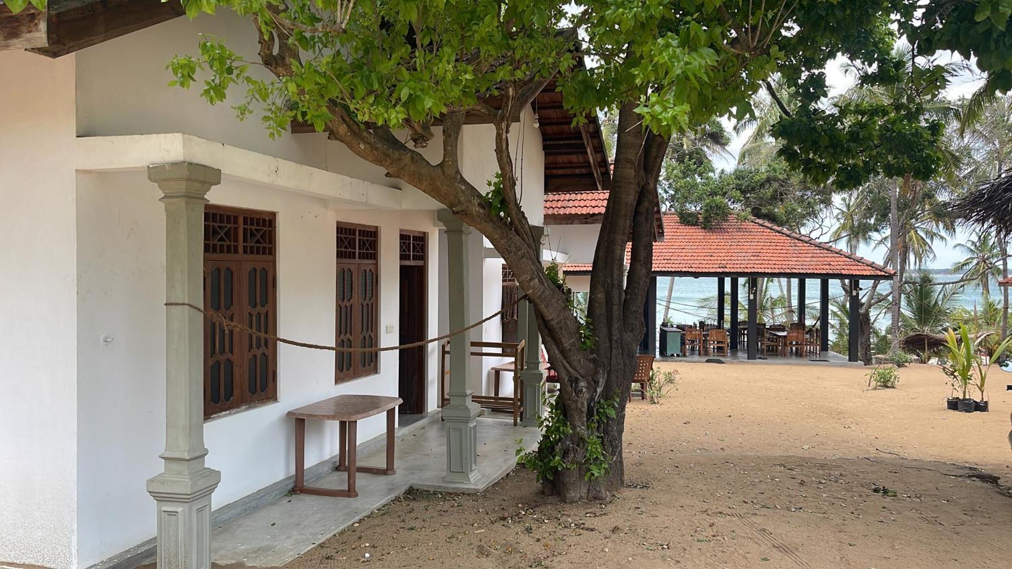 Coconut Hill Arugam Bay Hostel Buitenkant foto