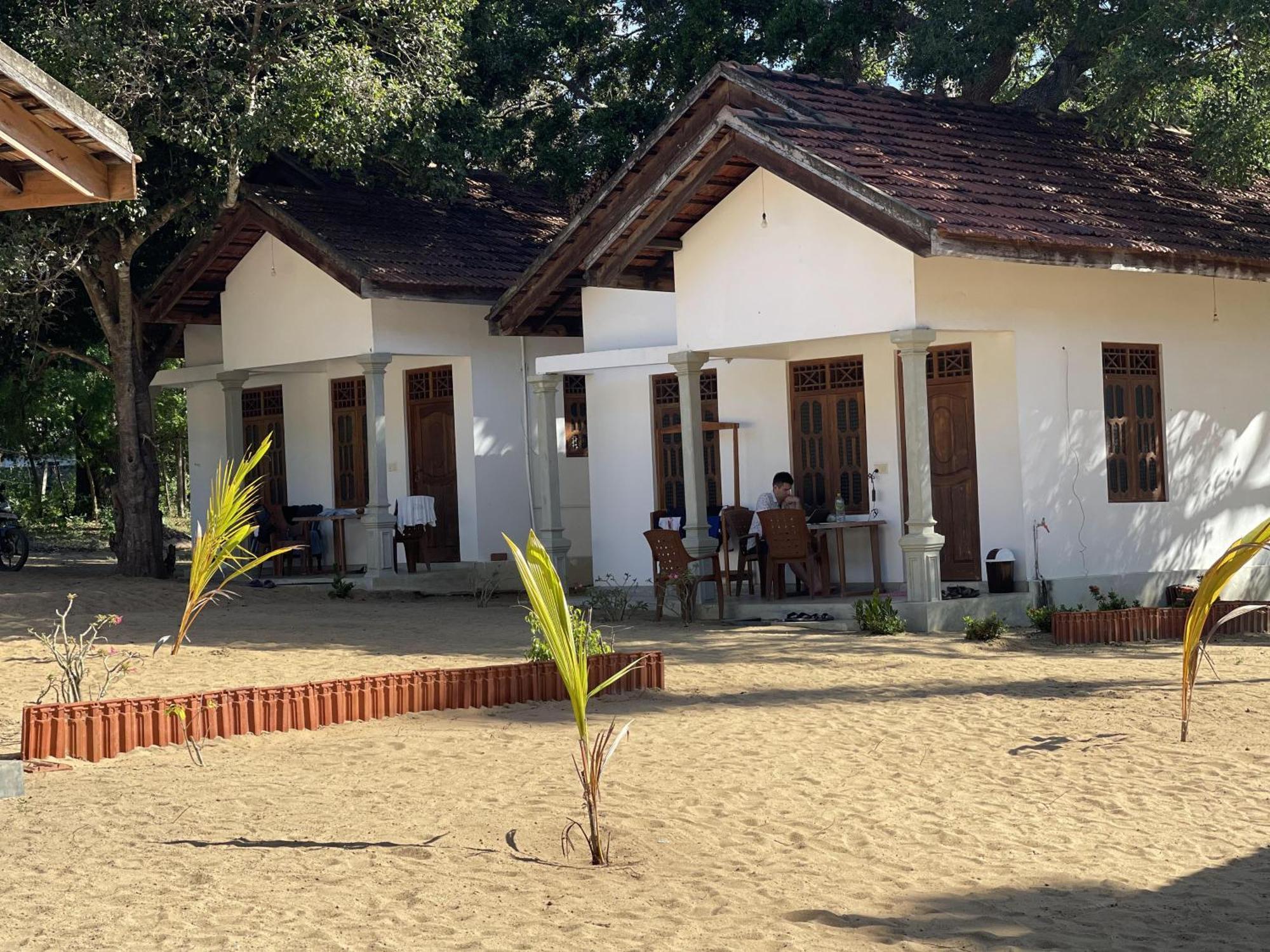 Coconut Hill Arugam Bay Hostel Buitenkant foto