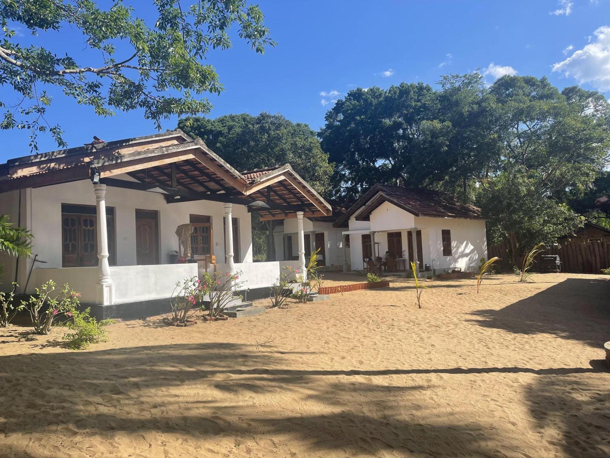 Coconut Hill Arugam Bay Hostel Buitenkant foto