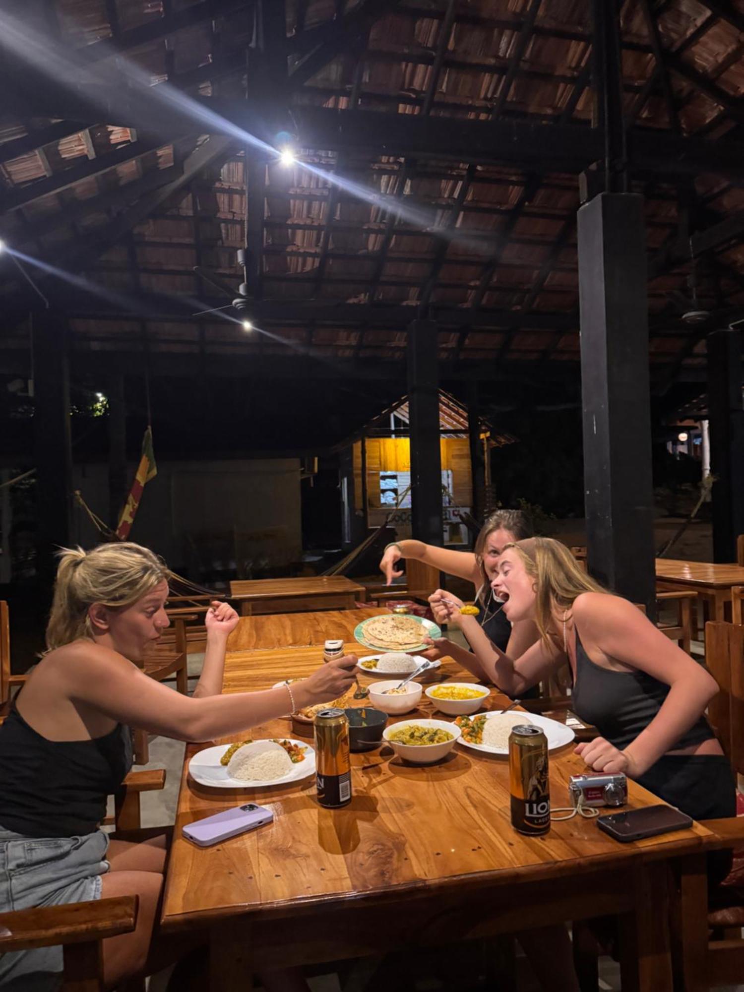 Coconut Hill Arugam Bay Hostel Buitenkant foto
